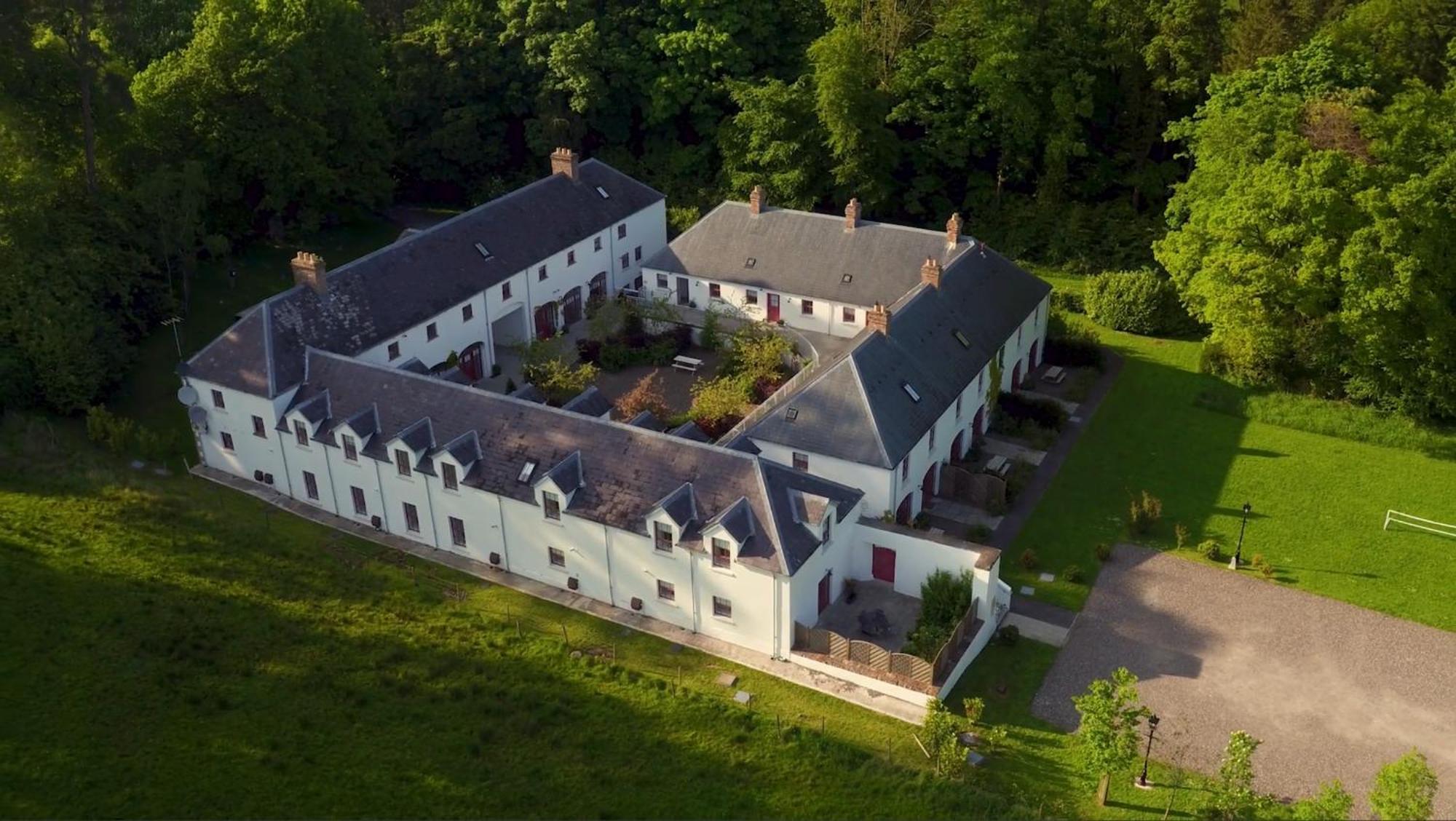 Vila Old Stable Mews Castle Leslie Glaslough Exteriér fotografie